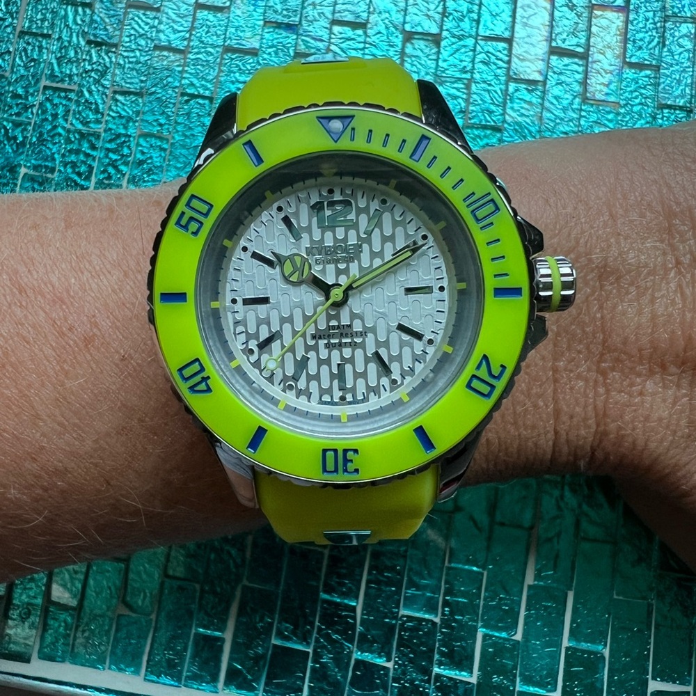 NWOT Kobe Giant 40 mm Neon Stainless Steel Japan Quartz 10 am Watch. $270